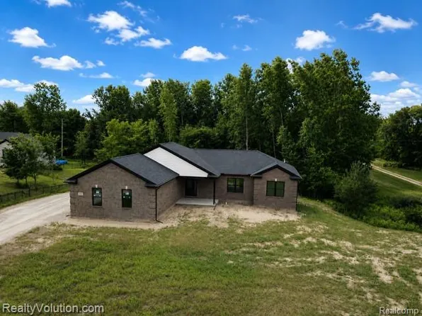 7260 Newark Rd, Imlay City, MI 48444