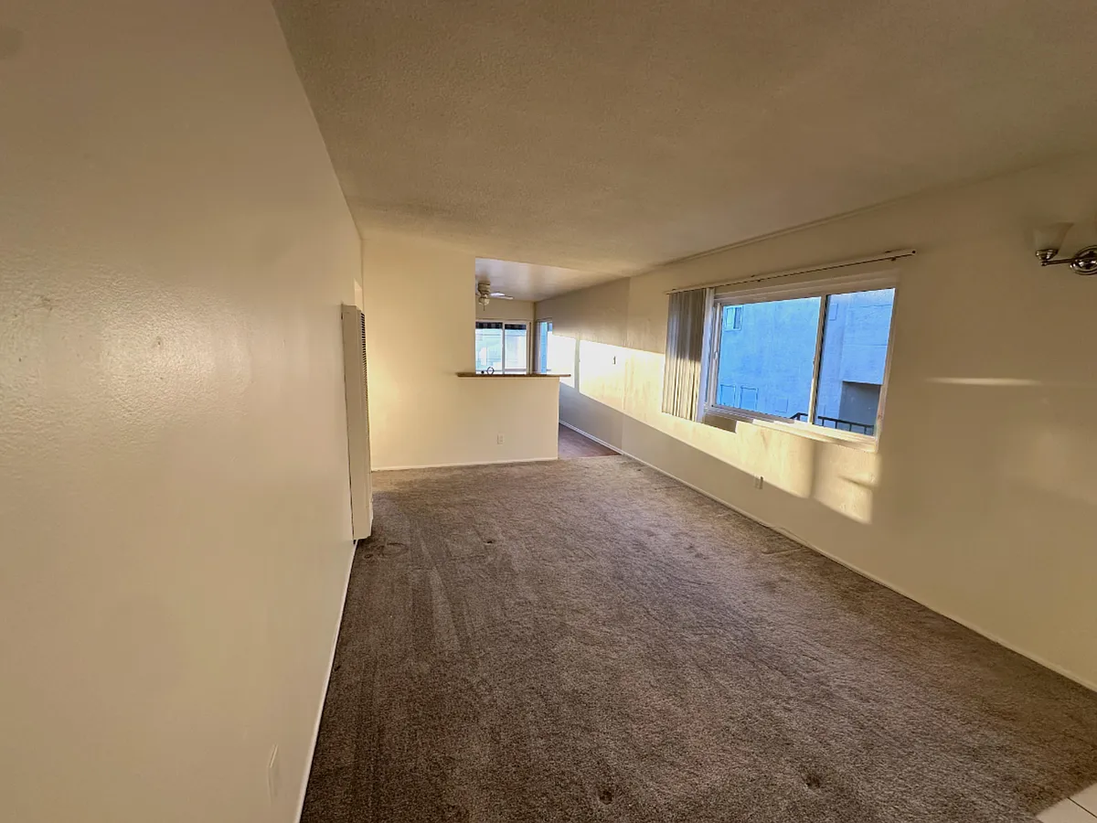 Building Photo - 1538 Loma Dr #3
