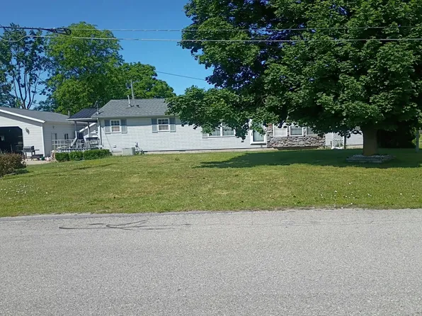 719 8th St, Sebewaing, MI 48759