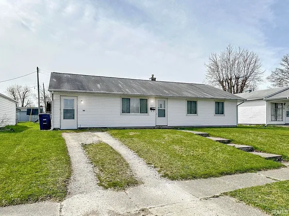 809 Center Dr, Frankfort, IN 46041