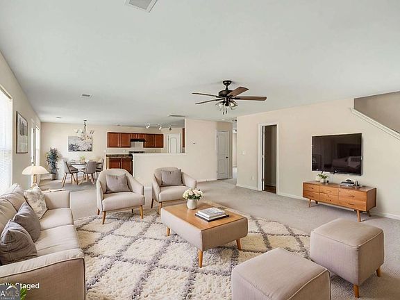 4th image of 1160 Pebble Ridge Dr