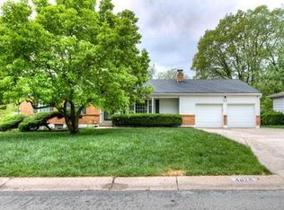 4828 NE Chouteau Dr, Kansas City, MO 64119