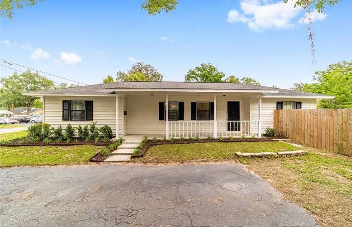 3 bed, 2.0 bath, 1180 sqft, $1,995 — Photo 1