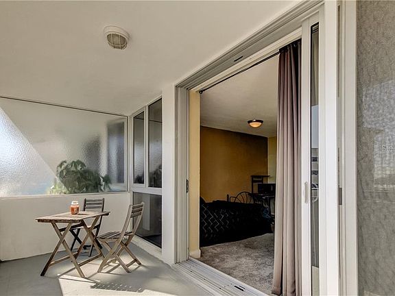 5th image of 470 3rd St S Unit 517