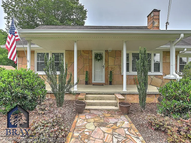 2833 W Walnut St — Photo 2