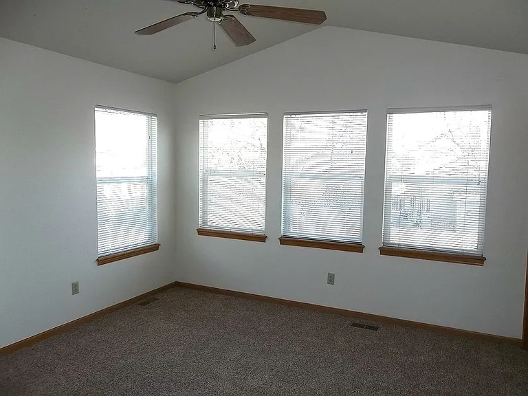 3425 Red Mountain Dr — Photo 6