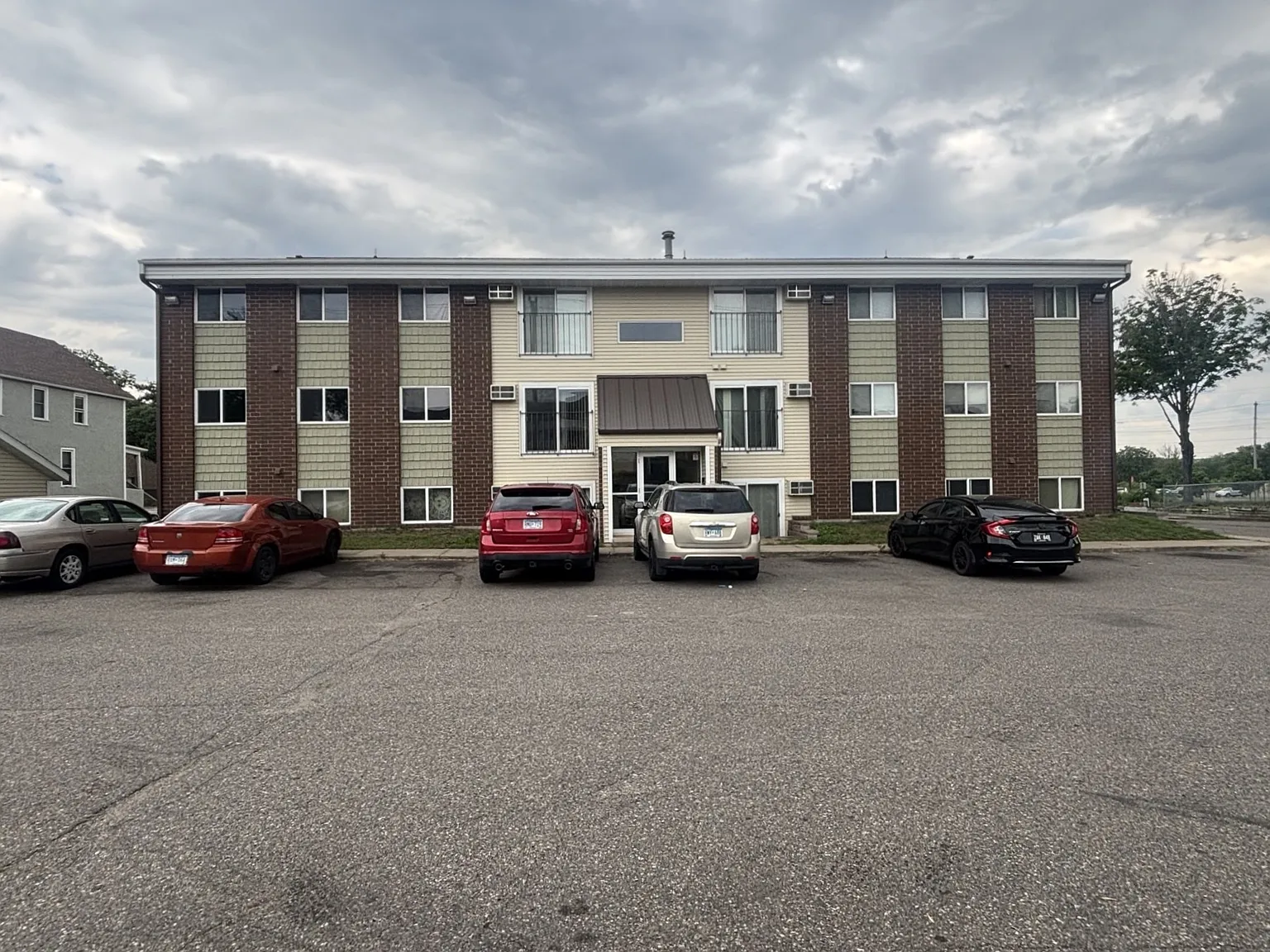 4 bed, $1,360 — Photo 2