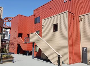 940 NW Naito Pkwy APT L16, Portland, OR