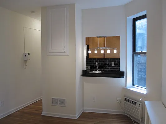 Rented by City & Suburban | media 21