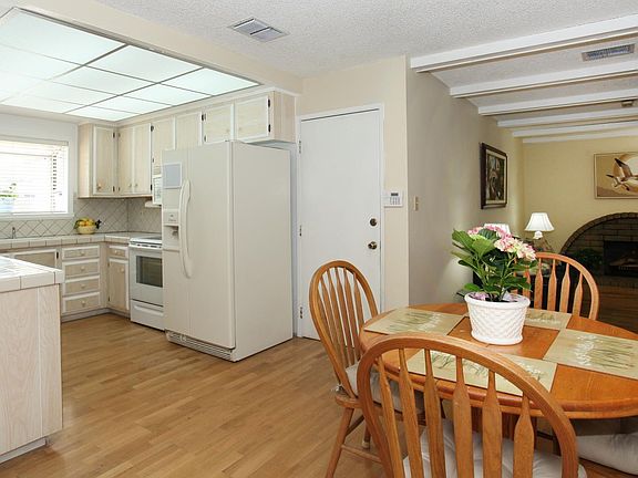 3rd image of 1075 Keldon Dr