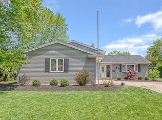 4611 Azalea Ln, North Olmsted, OH 44070