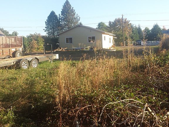 3rd image of 3715 Midway Ave NE