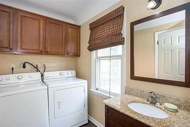 1610 Crescent St — Photo 12