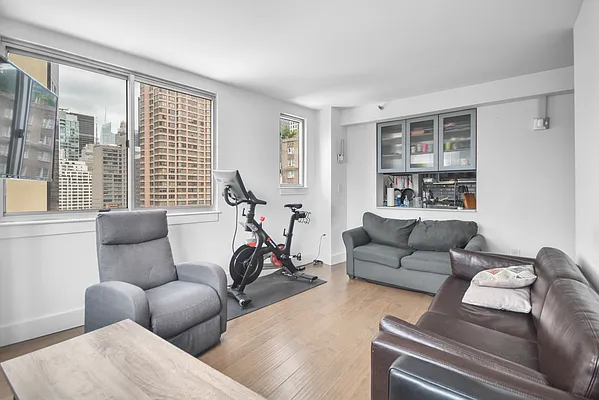 Rented by Compass | media 18