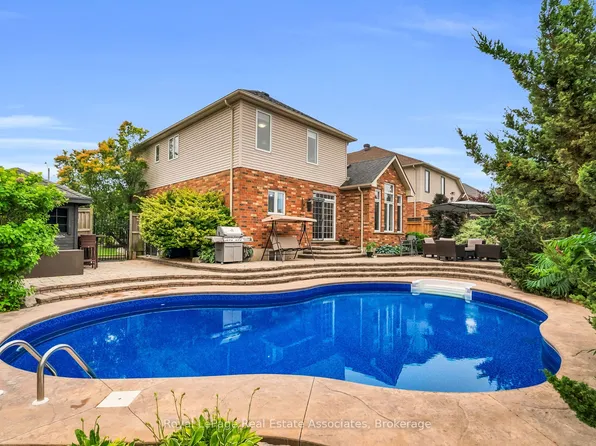27 Rennie St, Halton Hills, ON L7J 2Y7