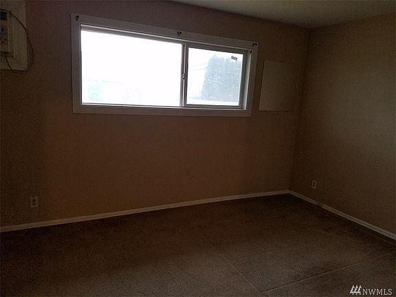 4th image of 923 W 4th Ave
