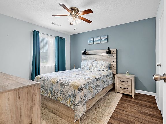 4th image of 1870 Auburn Ln APT 20-I