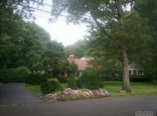 43 Salem Ridge Dr, Huntington, NY 11743