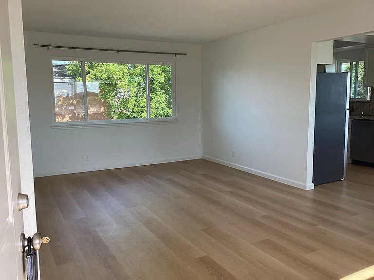 1786 Reinelt Ave — Photo 3