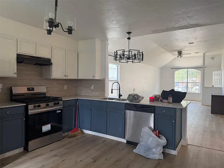 5915 Shining Leaf Ct — Photo 23