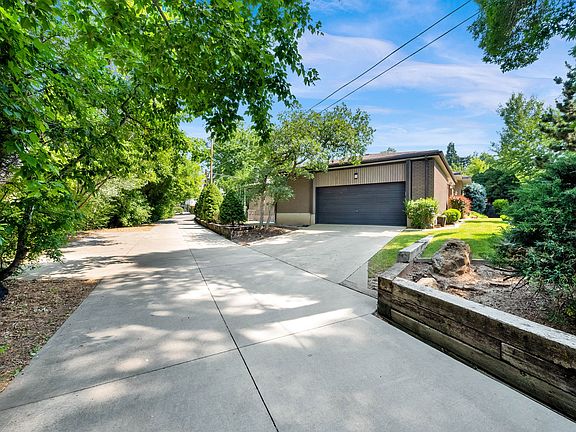 2nd image of 2801 E Valley View Ave