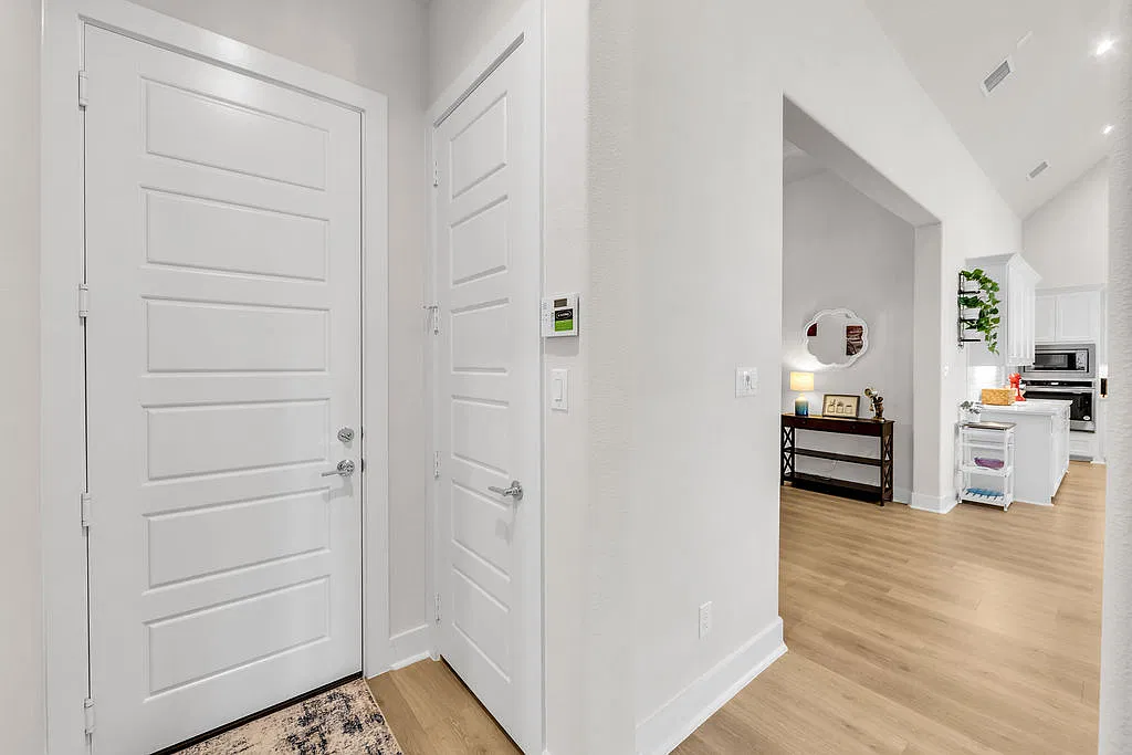 4 bed, 3057 sqft, $6,000 — Photo 3