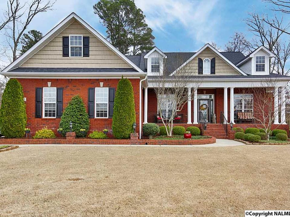 1st image of 242 Bishop Farm Way