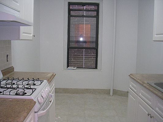 5th image of 217 E 86th St #2C