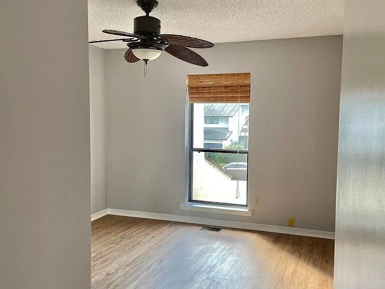 1185 Romaine Cir W — Photo 16