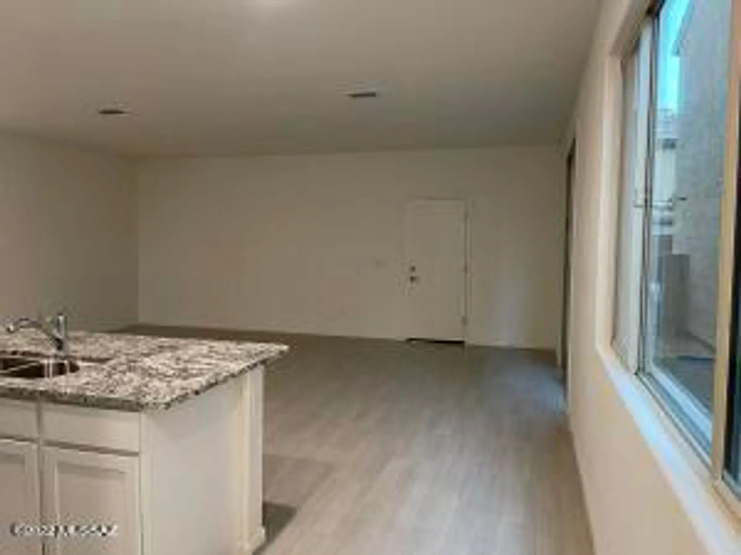 Beautiful 4Bdm 2.5Ba Home, Centrally located! — Photo 3