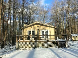 1047 Maple Dr, Pocono Lake, PA