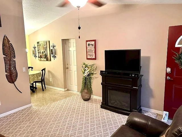 16 Howard Dr — Photo 2