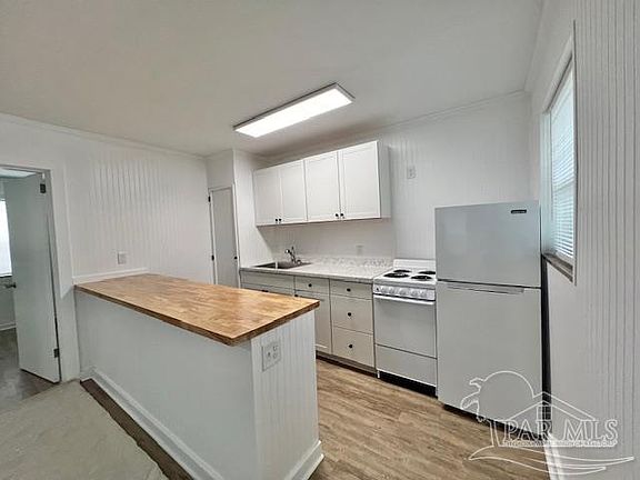 2nd image of 107 Holmes Dr #3