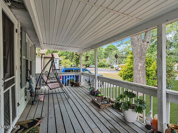 4th image of 526 Morris Boulevard