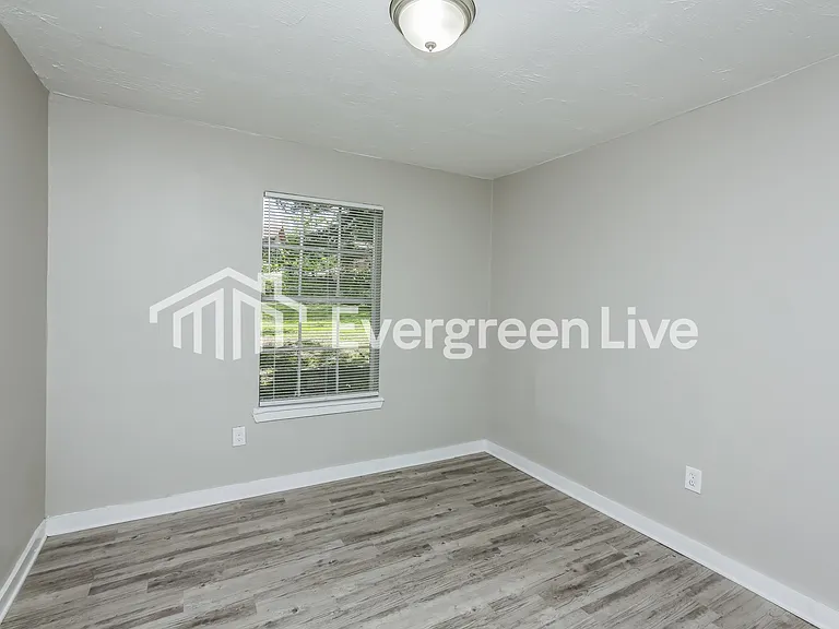 2124 Thousand Oaks Dr — Photo 12