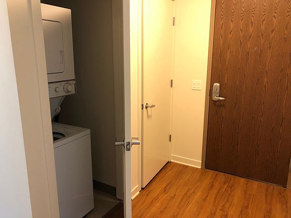 3rd image of 558 W Kinzie St #E0604