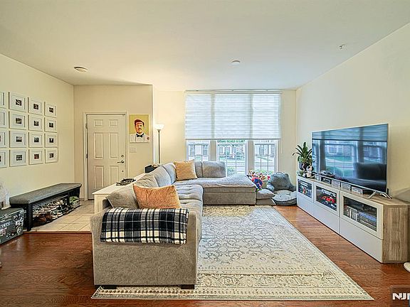 2nd image of 21 Jasmine Lane #1111