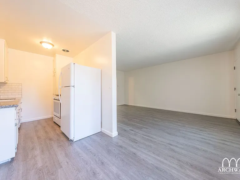 2320 Virginia Ave #3 — Photo 5