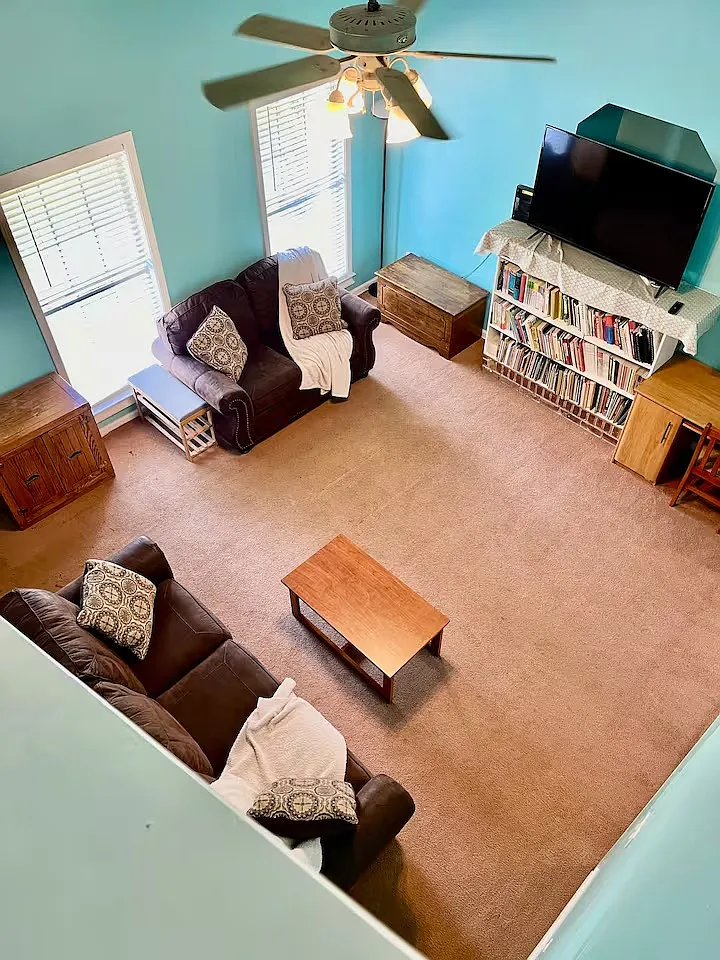 4 bed, 1845 sqft, $3,300 — Photo 2
