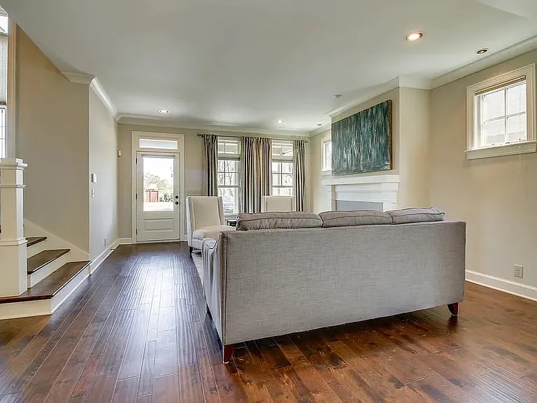 823 Knox Ave — Photo 5