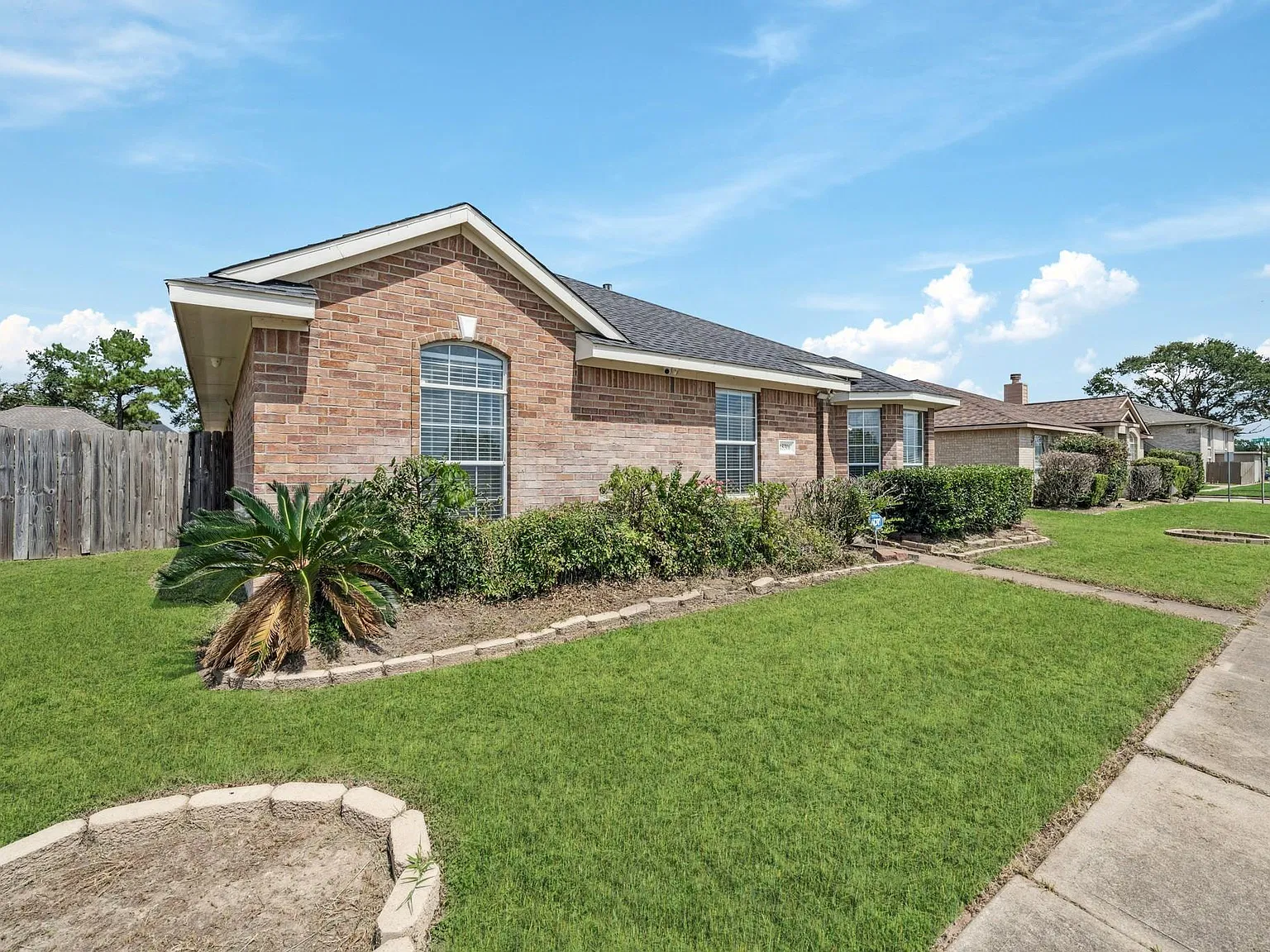 3 bed, 2.0 bath, 1462 sqft, $1,750 — Photo 2