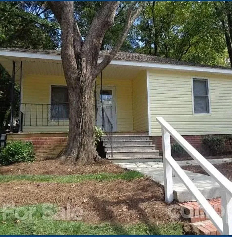 2 bed, 854 sqft, $1,450 — Photo 1