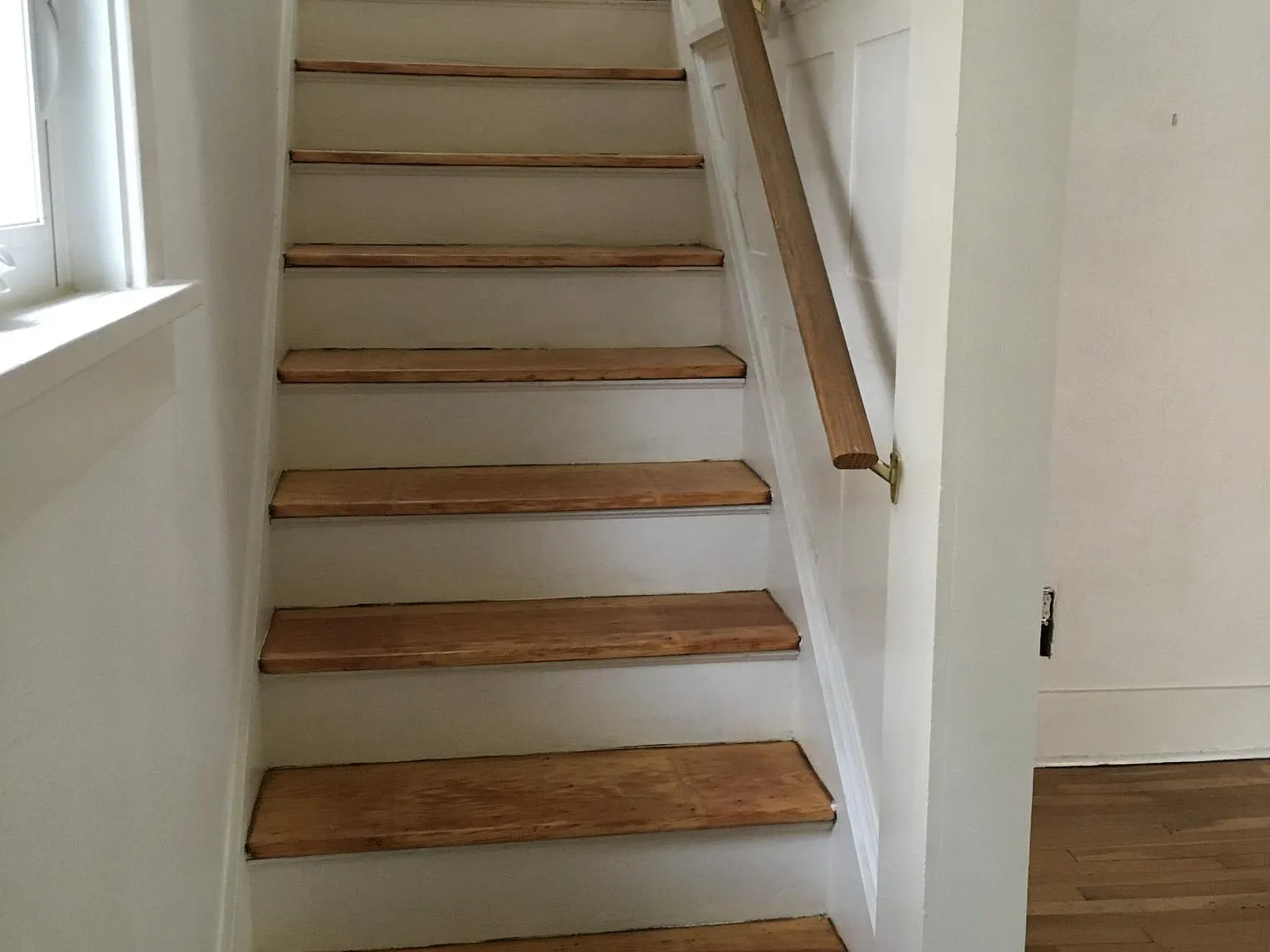 2321 Saranac Ave — Photo 2