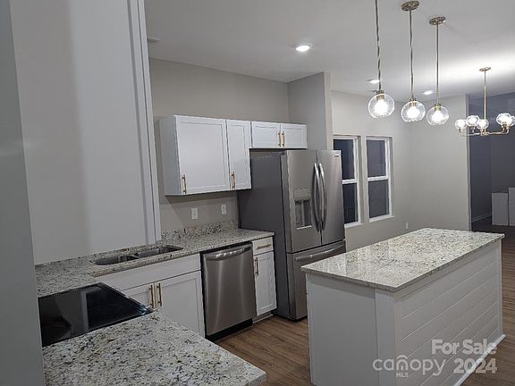4th image of 858 McClure Cir