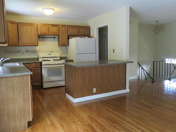3rd image of 2 Marjorie Dr
