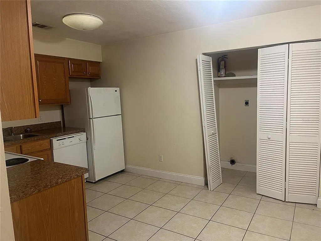 7200 SW 42nd Pl — Photo 3