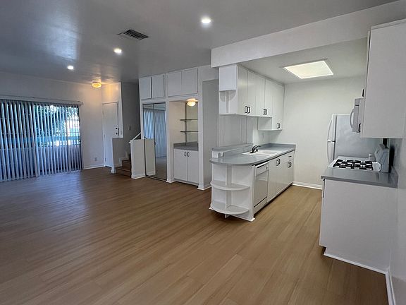 4th image of 1431 S Shenandoah St APT 4