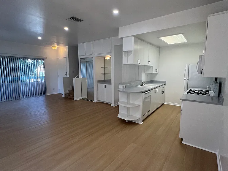 1431 S Shenandoah St #4 — Photo 4