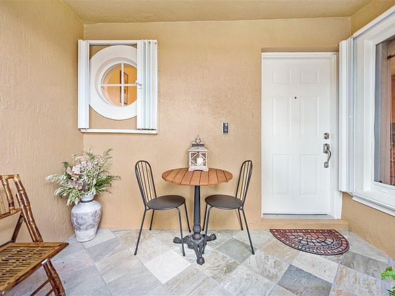 Home For Sale In Briar Bay