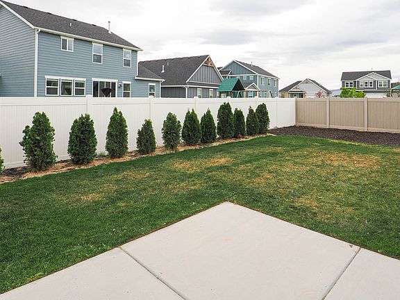 4th image of 868 E Cliffrose Dr
